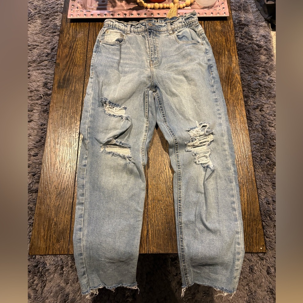 Vanilla Star Women’s size 7, distressed jeans